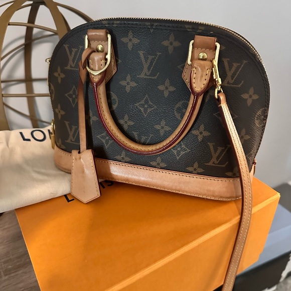 Authentic Louis Vuitton - Picture 4 of 7